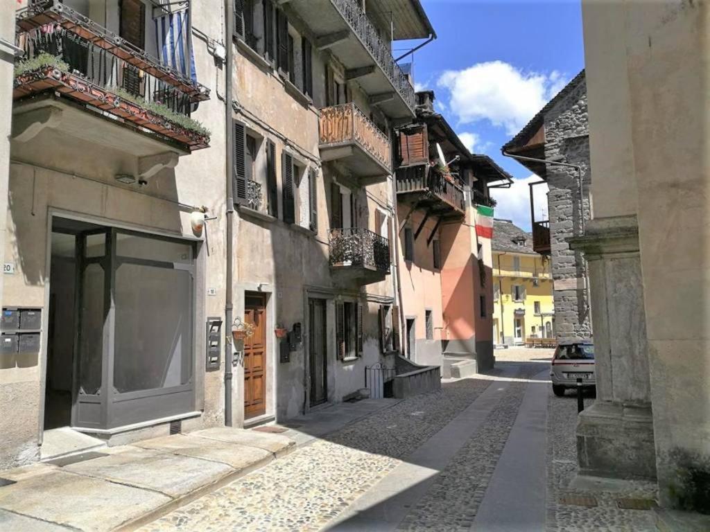 Il Vicolo By Turistica Apartment Domodossola Luaran gambar